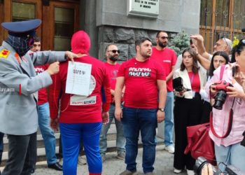 «Ազատություն Արթուր Օսիպյանին»․ դատախազության մոտ «գործ են կարել»