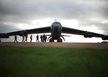 Восемь человек погибли при крушении бомбардировщика B-52 в Калифорнии