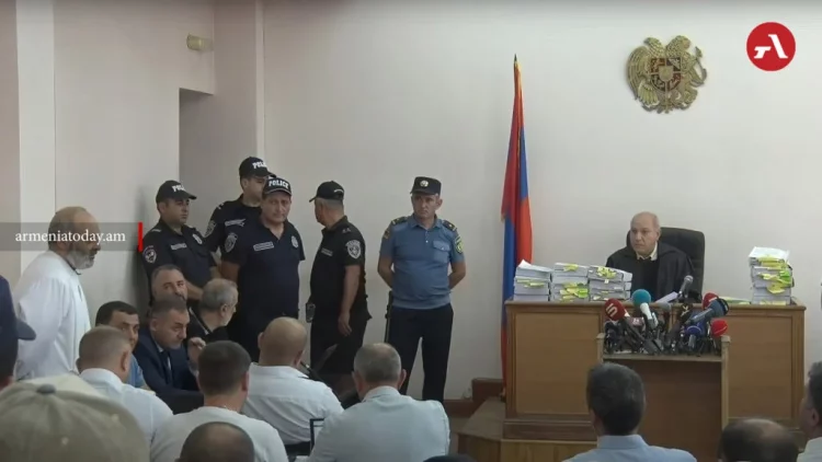 Архиепископа Баграта Галстаняна перевели из-под стражи под домашний арест