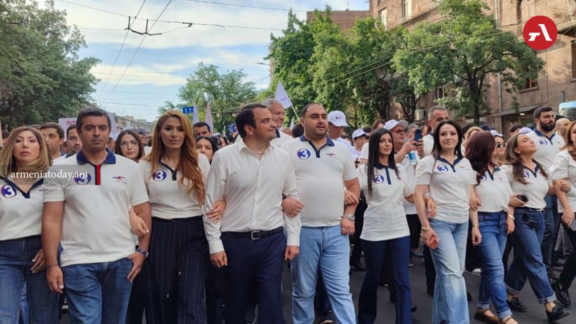 «Планы Пашиняна и Алиева потерпят крах»: «Сильная Армения» провела митинг в Ереване