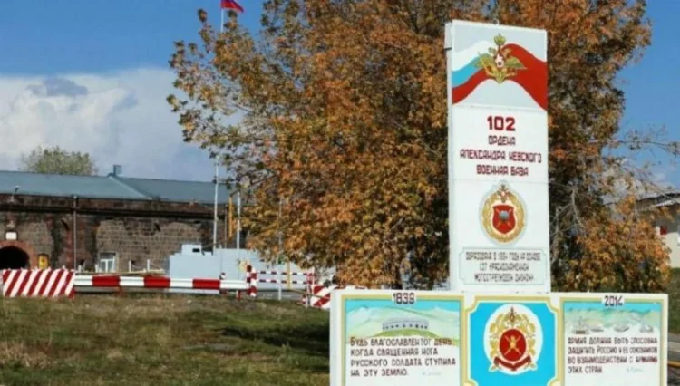 СМИ: Запад связывает дальнейший курс Пашиняна с выводом российской базы из Армении