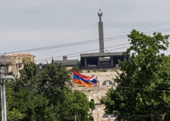 Երիտասարդները բերման են ենթարկվել Արցախի դրոշը տեղադրելու համար․ ՀՅԴ ՀԵՄ