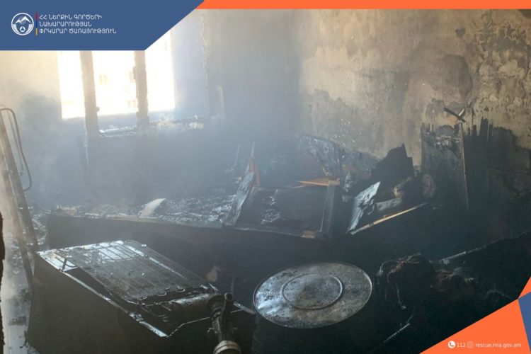 В Ереване во время пожара эвакуировали восемь человек