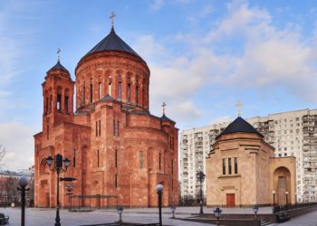 Епархия: более 10 священнослужителей не смогли выехать из Армении из-за повесток