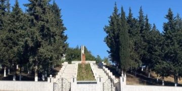 Азербайджан разрушил в Арцахе хачкар и памятник героям ВОВ и Арцахской войны
