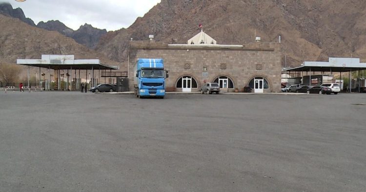 «Բագրատաշեն» և «Ագարակ» անցակետերում կգործի բեռնատարների էլեկտրոնային հերթ