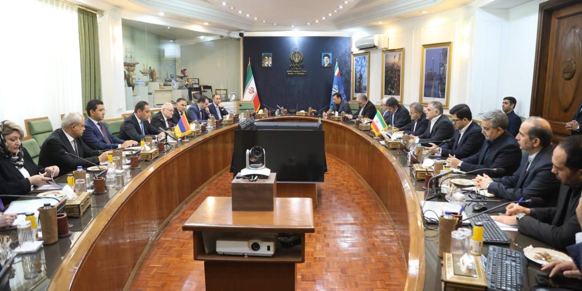 Խուդաթյանն իրանցի նախարարի հետ քննարկել է մատակարարվող գազի ծավալն ավելացնելու հարցը