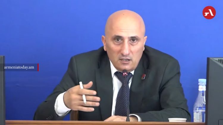 СК начал расследование после опубликованного видео с дракой девушек