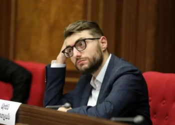 Губернатор Лори Арен Мкртчян отказался от депутатского мандата