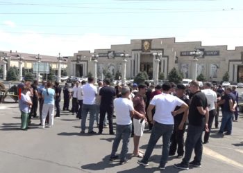 ՔԿ-ն կնքել է «Առինջ մոլ»-ի 24 տաղավար. աշխատակիցները բողոքի ակցիայի են դուրս եկել