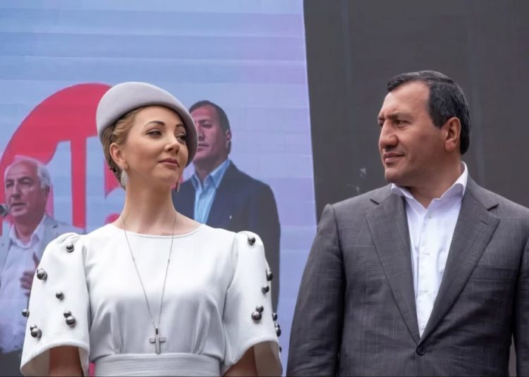 Суд официально расторг брак Тиграна Арзаканцяна и Натальи Ротенберг