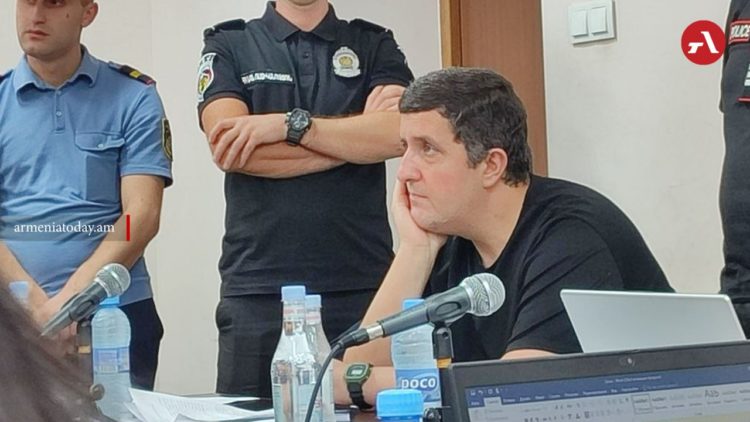 Суд отменил арест в отношении Давида Казиняна