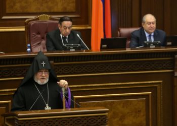 СМИ: Католикос может пропустить первое заседание парламента нового созыва