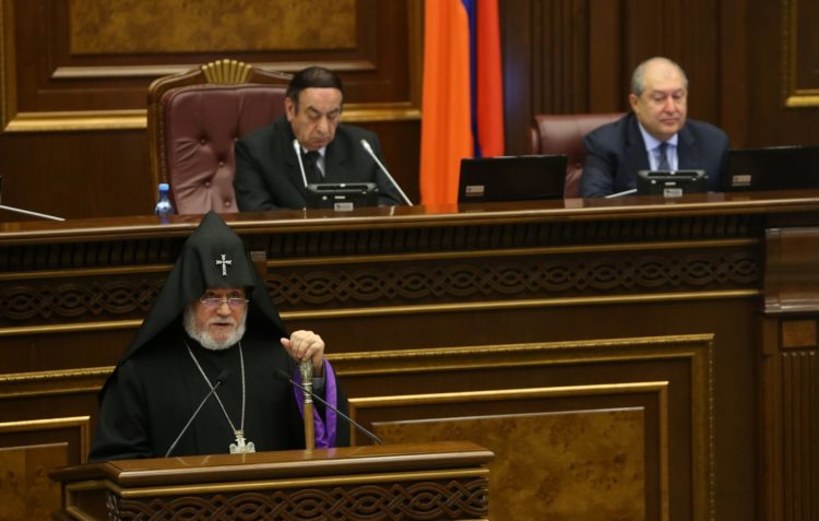СМИ: Католикос может пропустить первое заседание парламента нового созыва