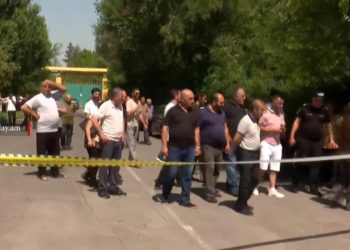 «Կտրուկ քայլերի կգնանք»․ «Մուլտի Սթոուն»-ի աշխատակիցների ակցիան շարունակվում է