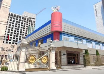 Спортсмены тренируются у закрытого «Олимпавана» и требуют открыть спорткомплекс