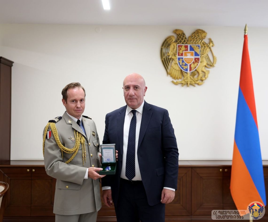 Военный атташе Франции завершил миссию в Армении