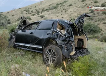 СМИ: водитель погиб после падения автомобиля в овраг в Котайкской области