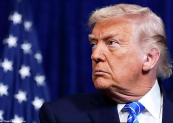 Трамп заявил о конце перемирия с Ираном после атак в Ормузском проливе